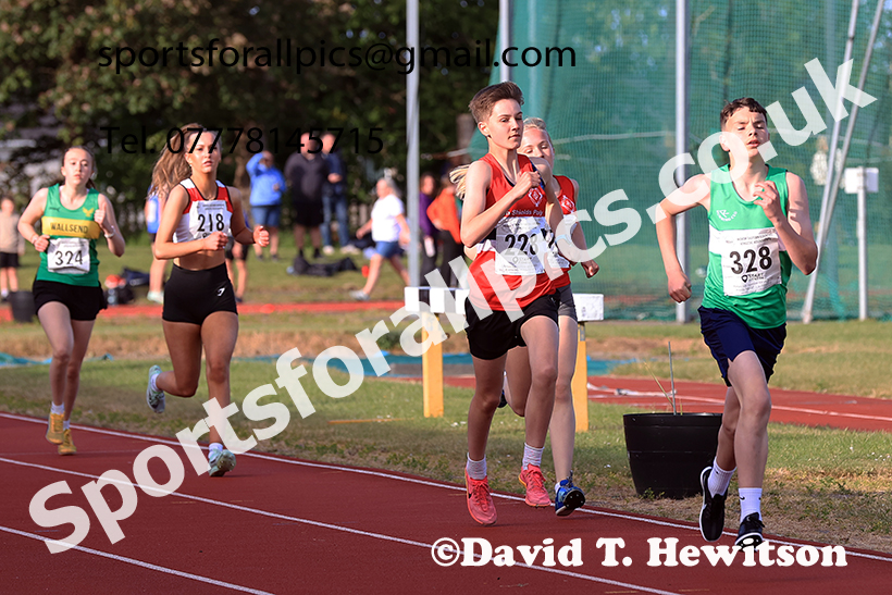 The 800 metres, 2025 NEGP No 2, Monkton Stadium, Wednesday, May 28th. Photo: David T. Hewitson/Sports for All Pics
